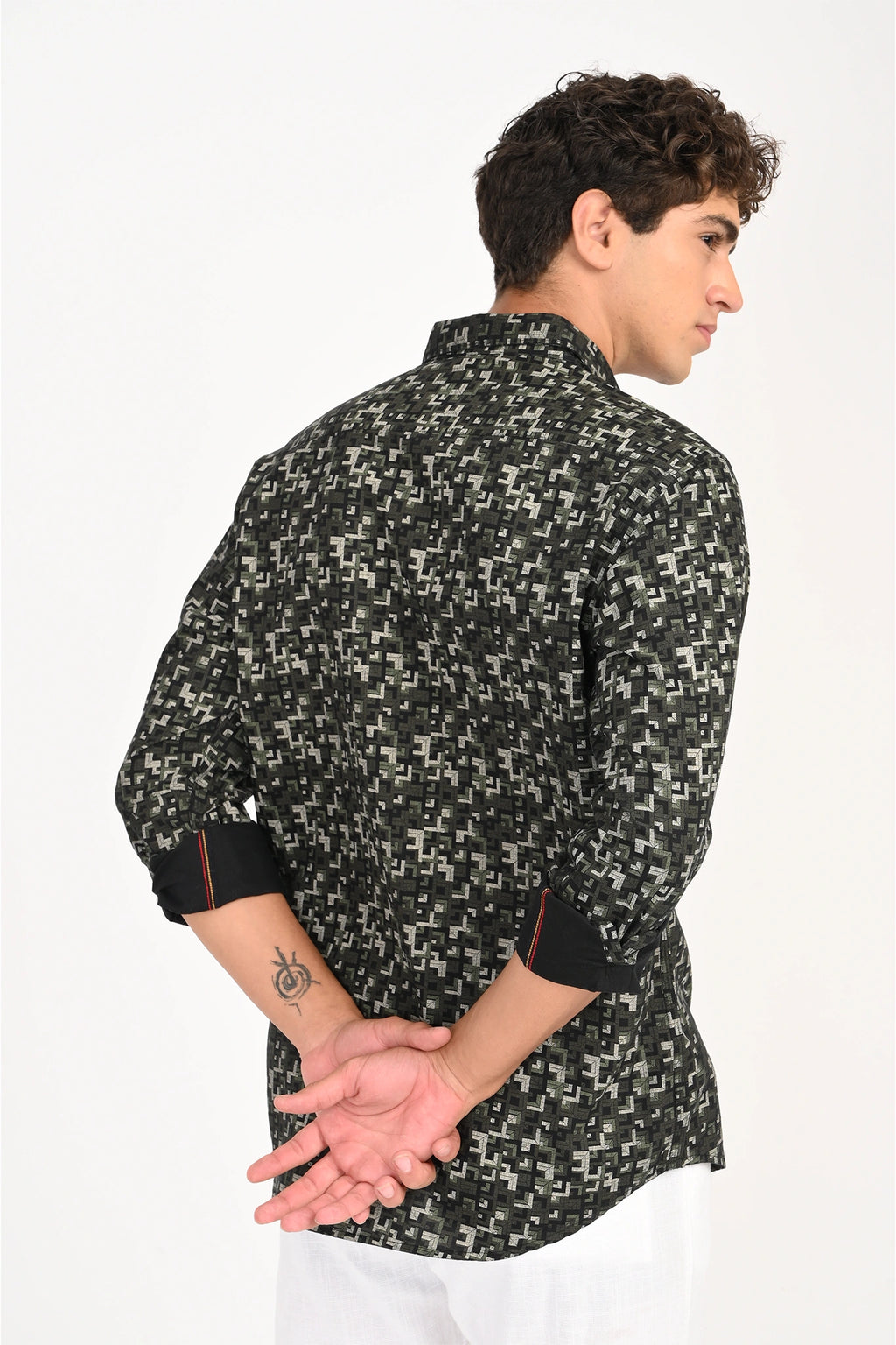 OXFORD COTTON BLACK GEOMATRIC PRINT